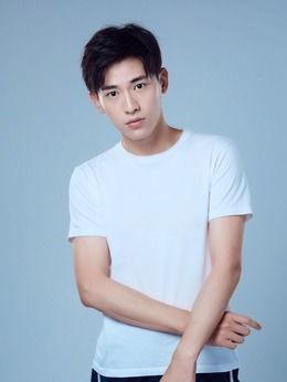 辛云来的照片,光影中的魅力演绎